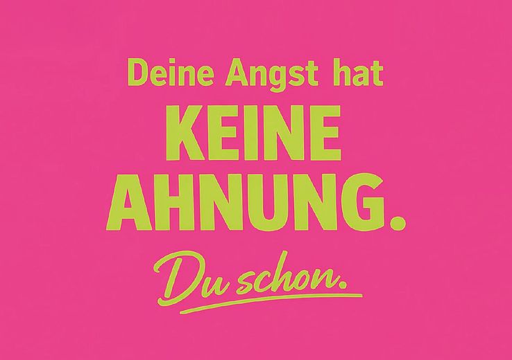 Grell pinker Hintergrund und darauf in neongrüner Schrift: Deine Angst hat keine Ahnung. Du schon.
