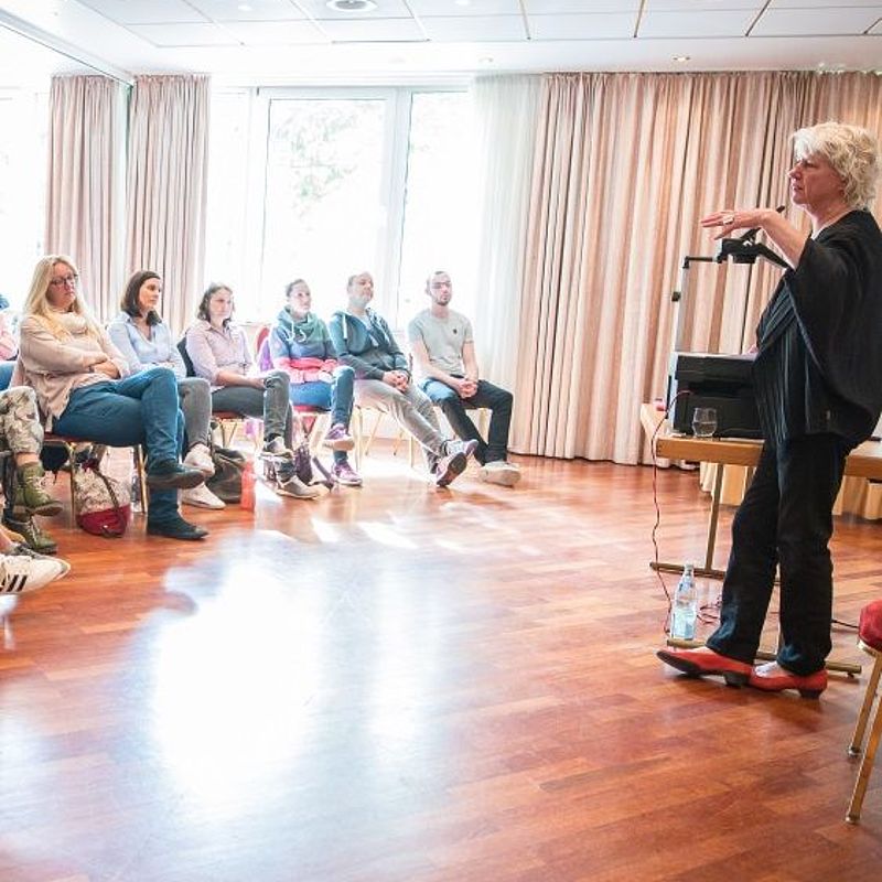 Marlene Meding referiert über neurobiologische Grundlagen